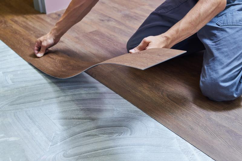Ponçage et vitrification de parquet, quelles techniques choisir ?