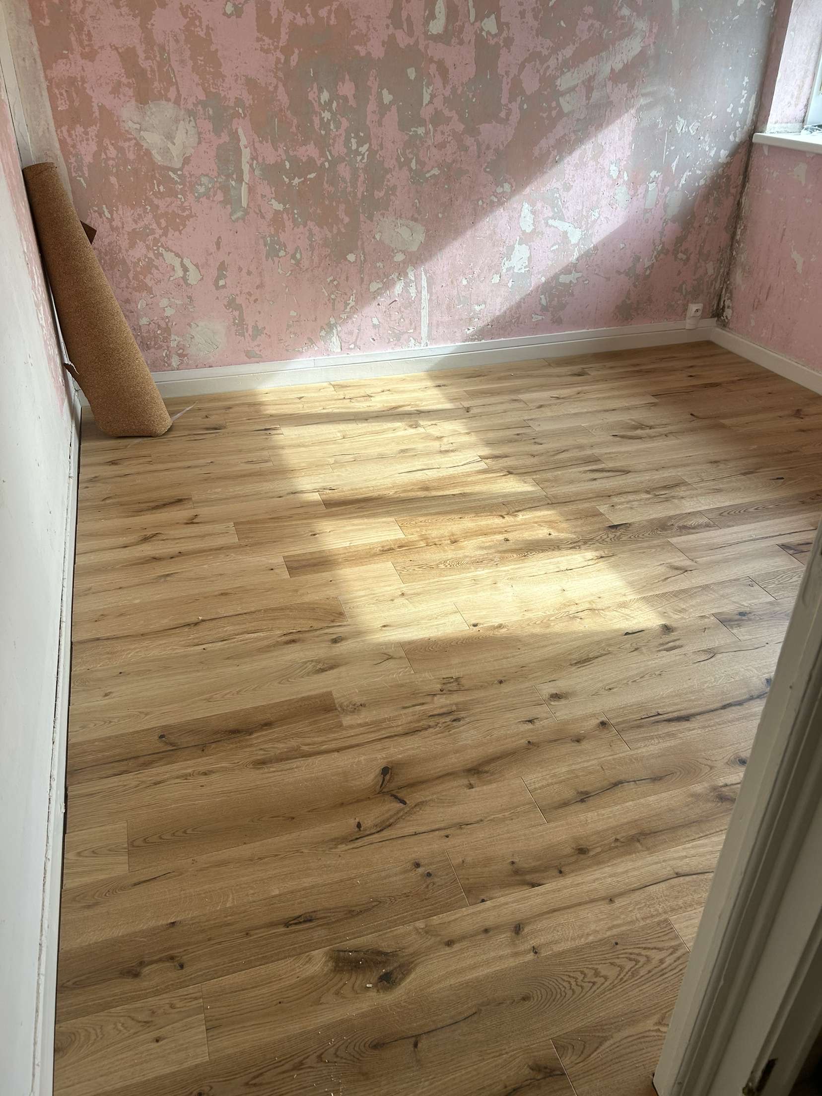poncage_vitrification_parquet_stratifie_pvc_coretec_Metz_Lorraine__bois_colle_ragreage_massif_poseur_moquette_dalle_Luxembourg_Thionville_Nancy_vernis_vitrificateur-116.jpg