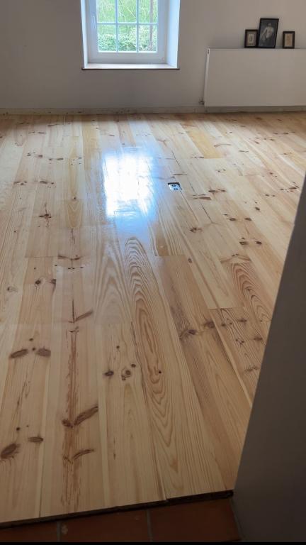 Pose et rénovation de parquet massif à Varize