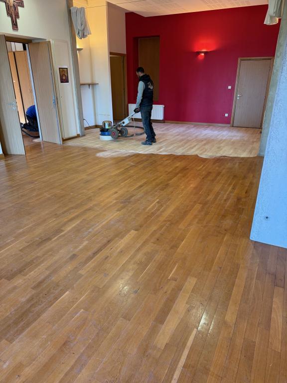Rénovation du parquet de la cantine – École Marcel Van à Argancy